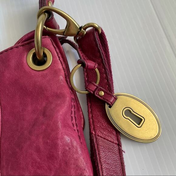 Fossil red leather front flap crossbody - Picture 13 of 16